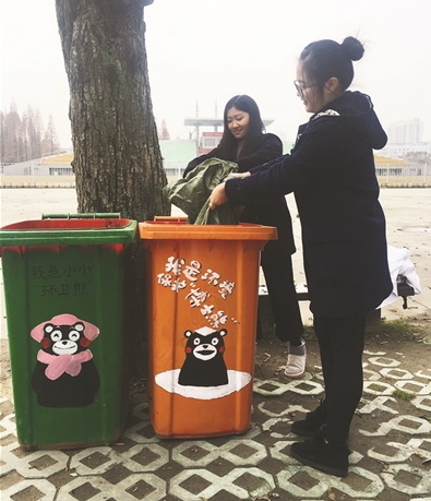 超可愛(ài)的校園垃圾桶，引人注意