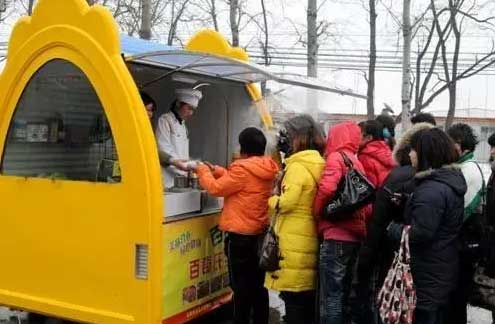 書報亭、早餐車，甚至垃圾桶都有二維碼“身份證”了。