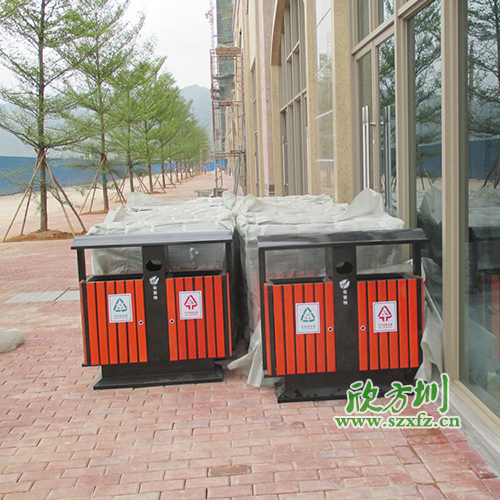 廣州清遠(yuǎn)地產(chǎn)物業(yè)公司，增添欣方圳鋼木垃圾桶